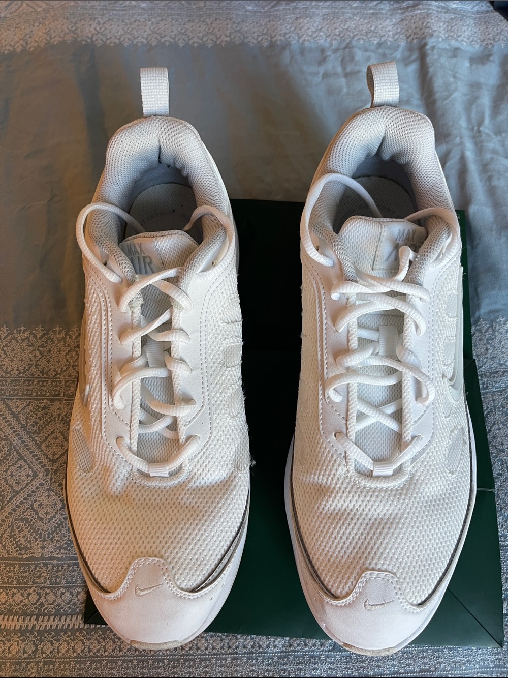 Nike Men’s White Low-Top Mesh Sneakers